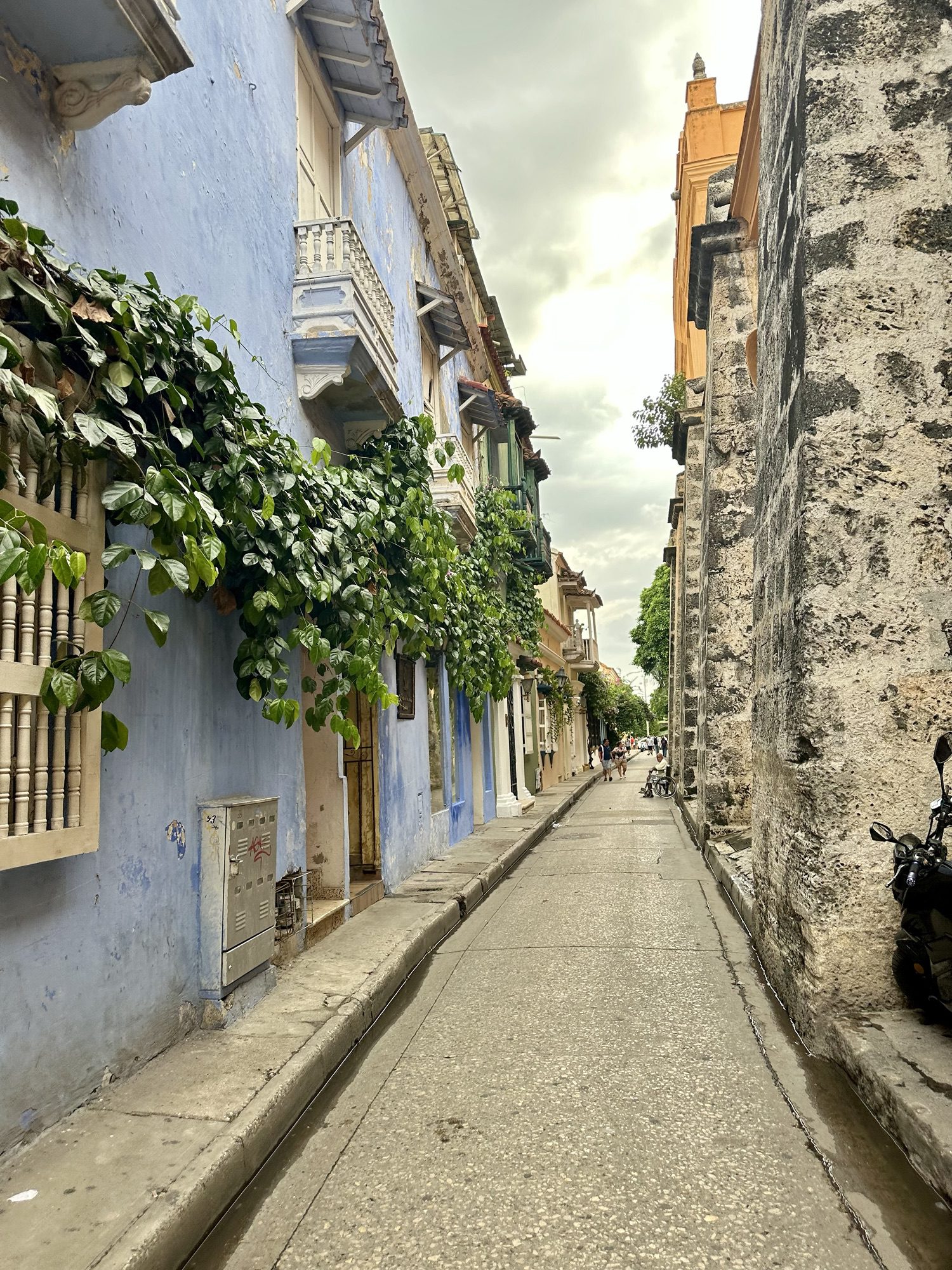 A Perfect Walking Tour of Cartagena’s Old City: Must-See Spots and Hidden Gems
