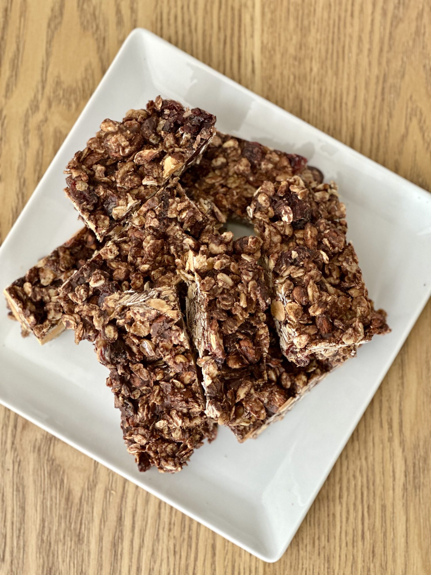 Easy 7-Ingredient Chocolatey Granola Bars