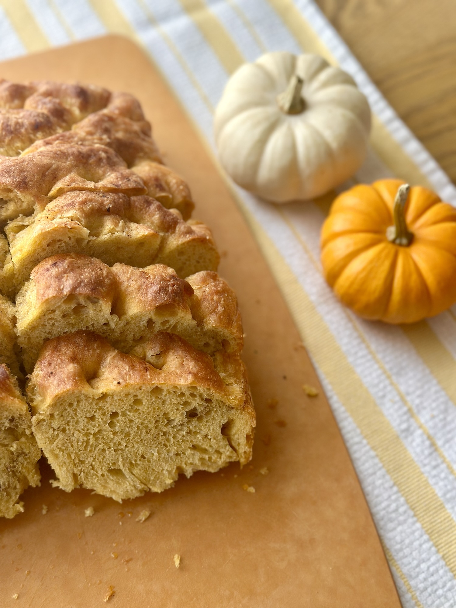 Easy 5-Hour Pumpkin Focaccia with Pumpkin Pie Spice: The Perfect Fall Bread